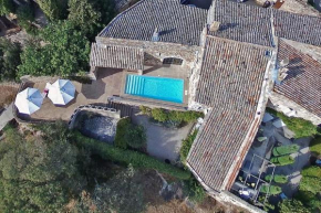 Magnificent stone building with view near Uzès